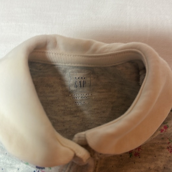 GAP Baby - Gray Floral Kids Footie Romper Sleeper - Picture 3 of 4